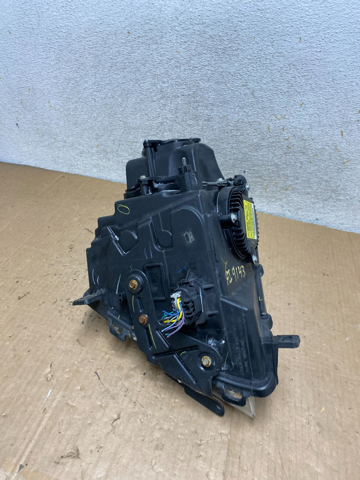 2008 to 2014 Cadillac CTS Left Driver LH Side Xenon Headlight AI9143 DW8