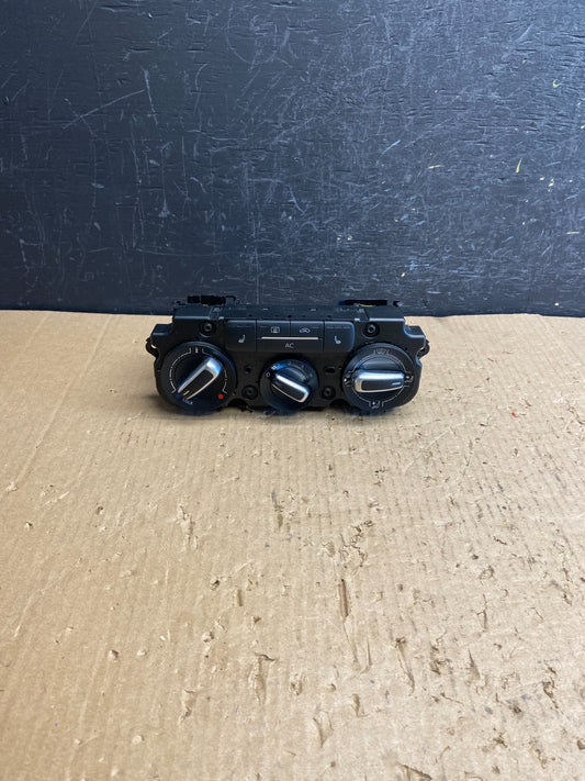 2011 - 2014 Volkswagen Jetta Center Climate Control Panel AC Heater AG5128 DG0
