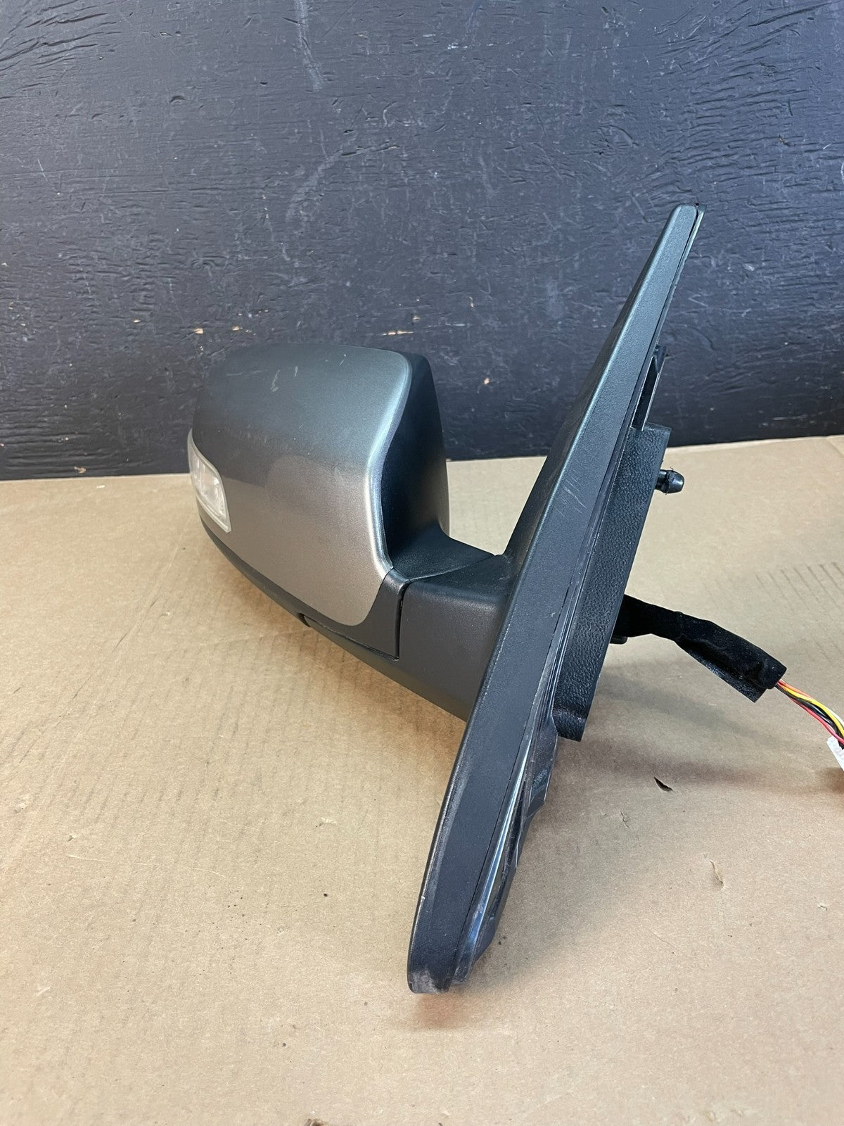 2011 to 2015 Kia Sorento Right Passenger Door Mirror Turn Signal AD5546 DW3