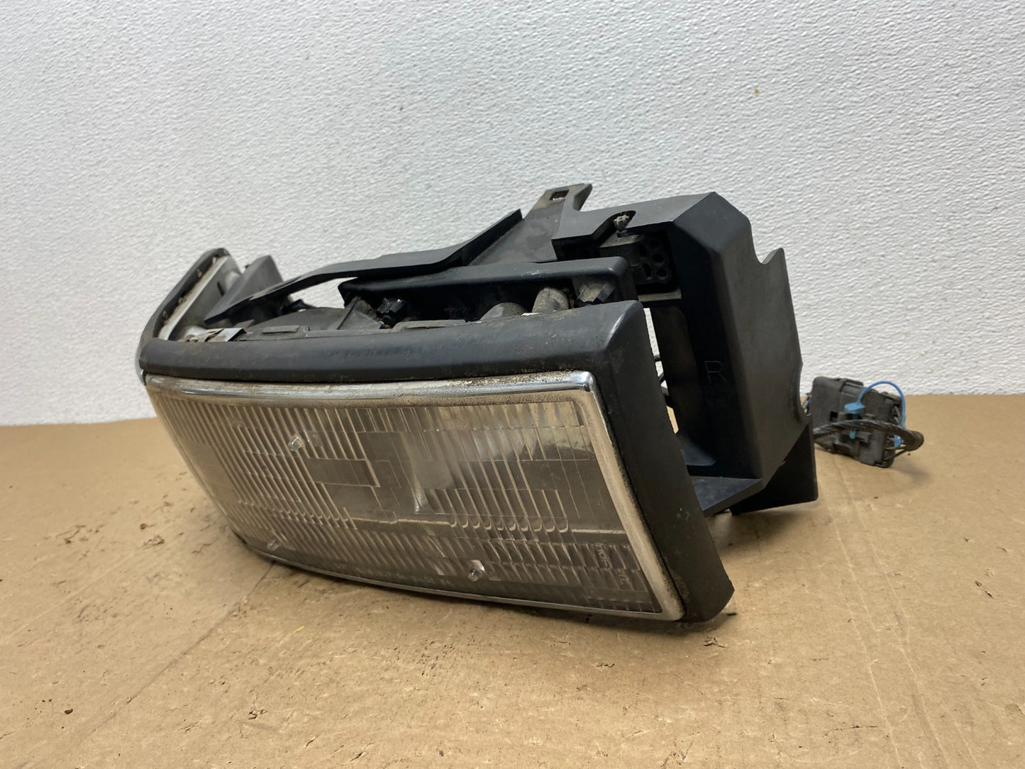 1994 1995 1996 Cadillac Deville Right Passenger Halogen Headlight AC6016 DW1