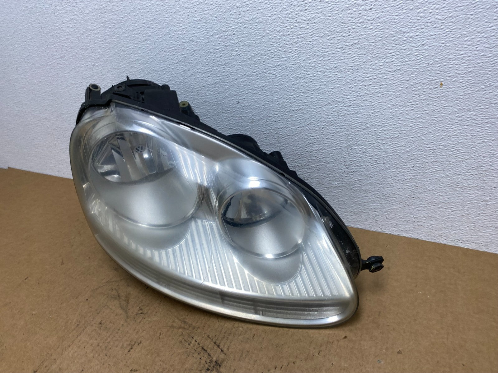 2005 - 2010 Volkswagen Jetta Right Passenger RH Side Headlight Halogen AC2991 DW1