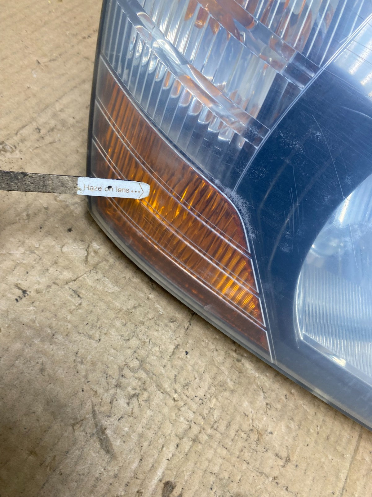 2000 to 2004 Mitsubishi Montero Pajero Right Passenger RH Headlight AI8004 DW4