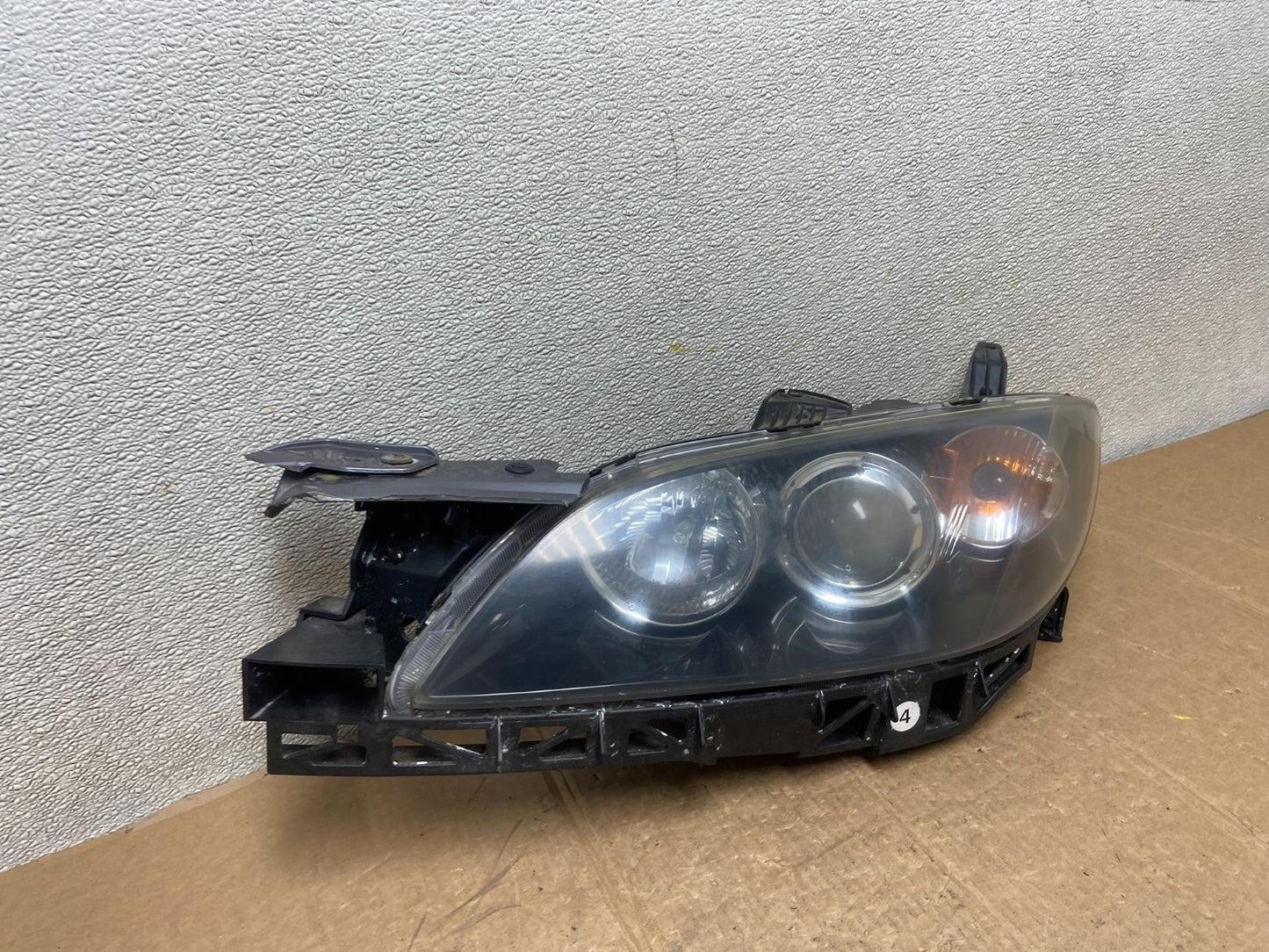 2004 to 2009 Mazda 3 Sedan Left Driver LH Side Halogen Headlight Oem AA1641 DW2