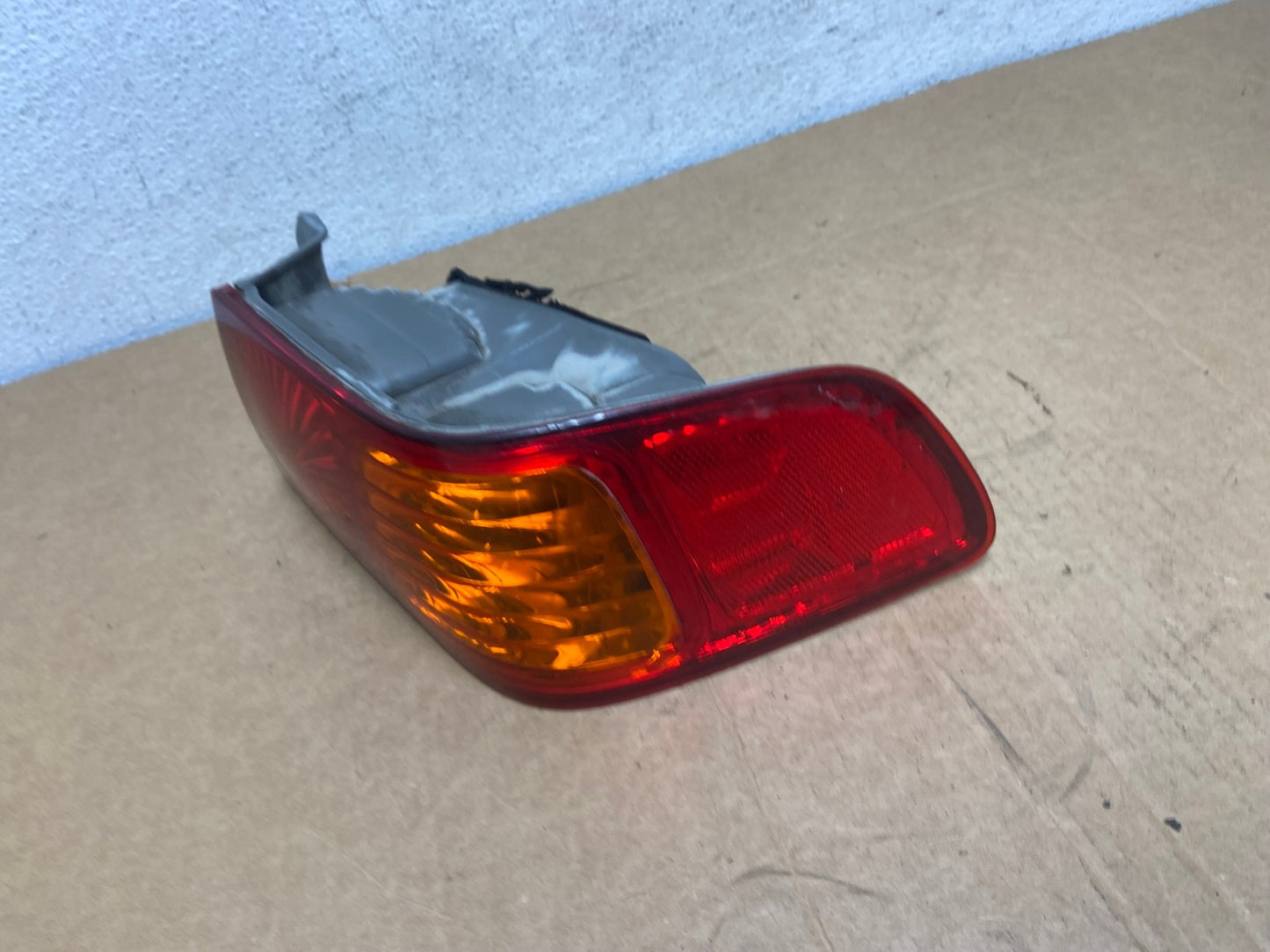 2000 to 2001 Toyota Camry Right Passenger Rh Tail Light AD5419 LK1