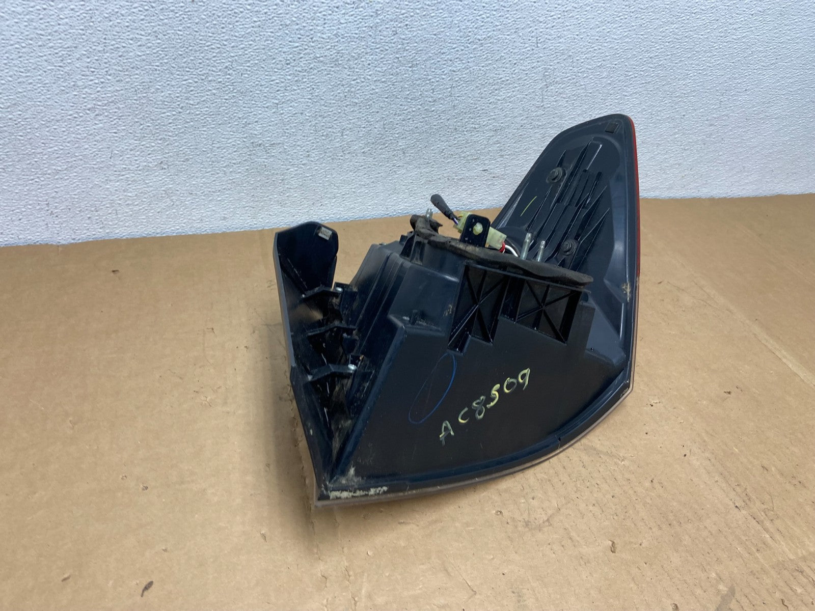 2010 to 2014 Subaru Legacy Left Driver LH Side Tail Light AC8509 DW4