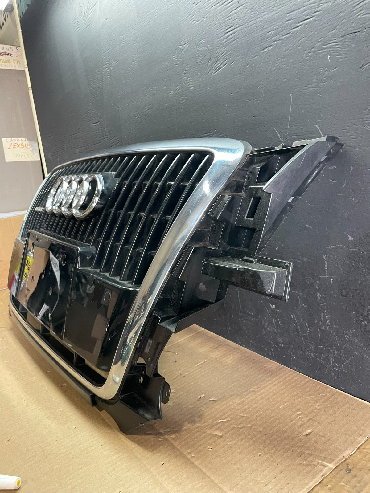 2012 to 2017 Audi Q7 Front Upper Grill Grille  OEM AB7613 DG1