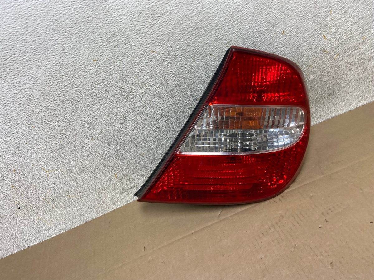 2002 2003 2004 Toyota Camry Tail Light Right Passenger Rh Side AI1421 LK2