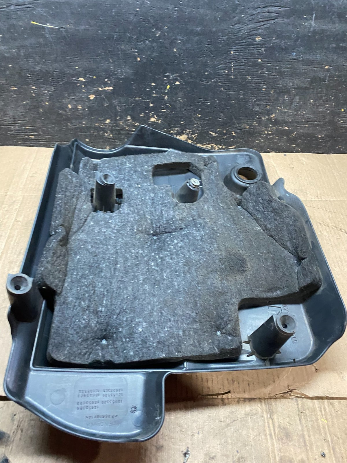2010 to 2012 Chevrolet Equinox V6 VVT Plastic Engine Cover Shield U6330 DG6