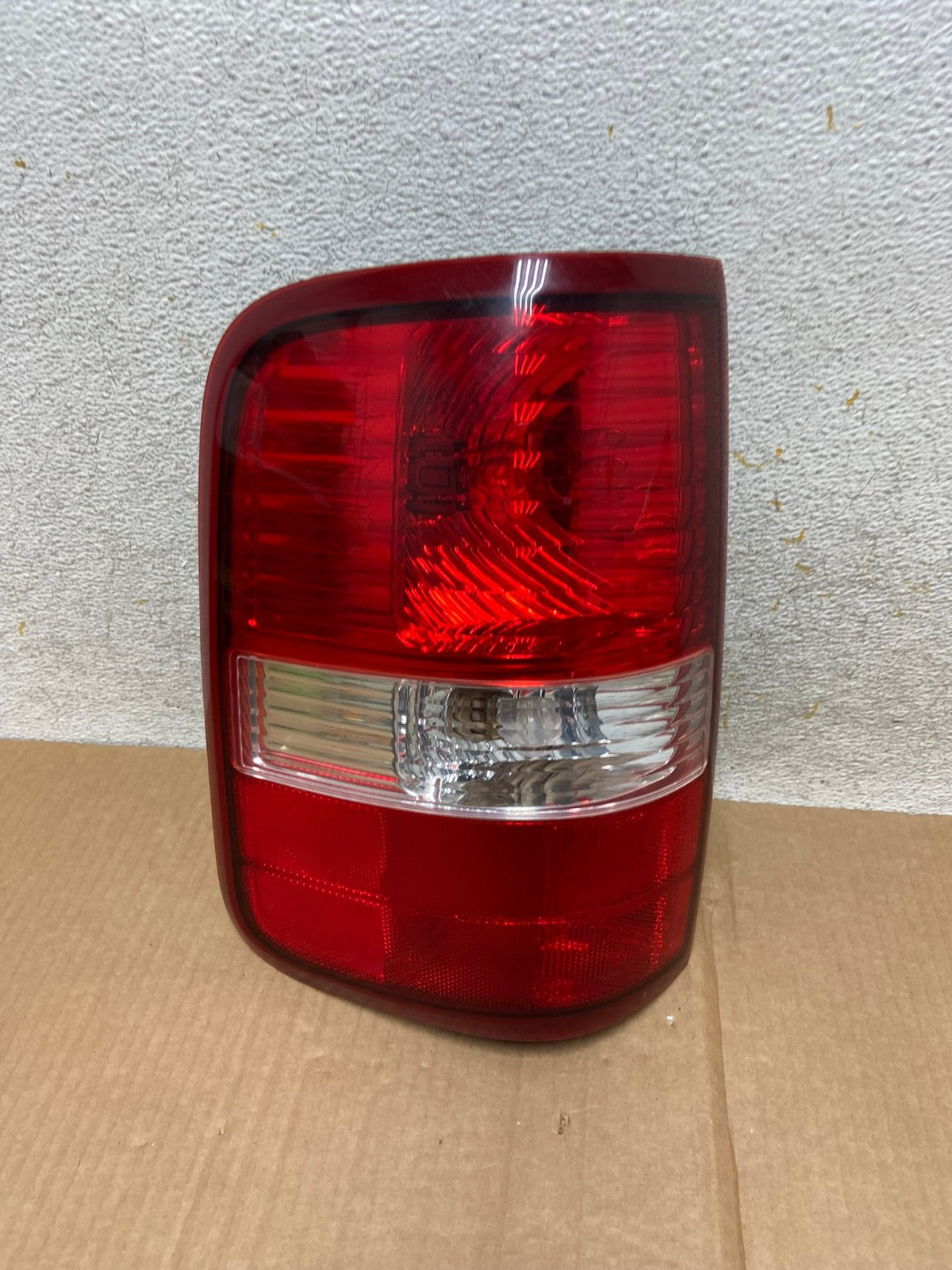 2004 to 2008 Ford F150 F-150 Left Driver LH Side Tail Light AI5677 LK0