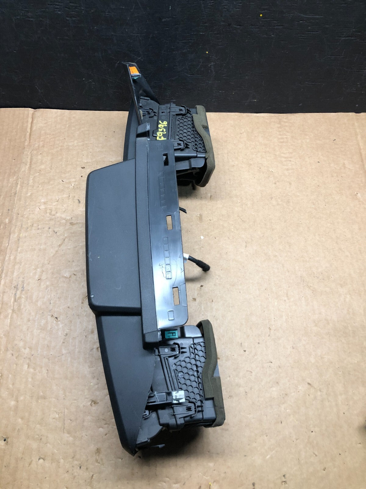 2020 to 2023 Ford Explorer Console Radio Display Screen Air Vents F9596 DG13