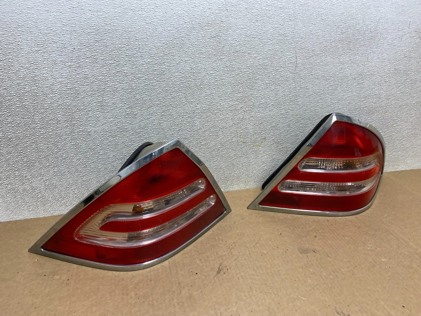 2001-2004 Mercedes-Benz C230 C240 W203 C-Class Left+Right Tail Lights W8409 DW2