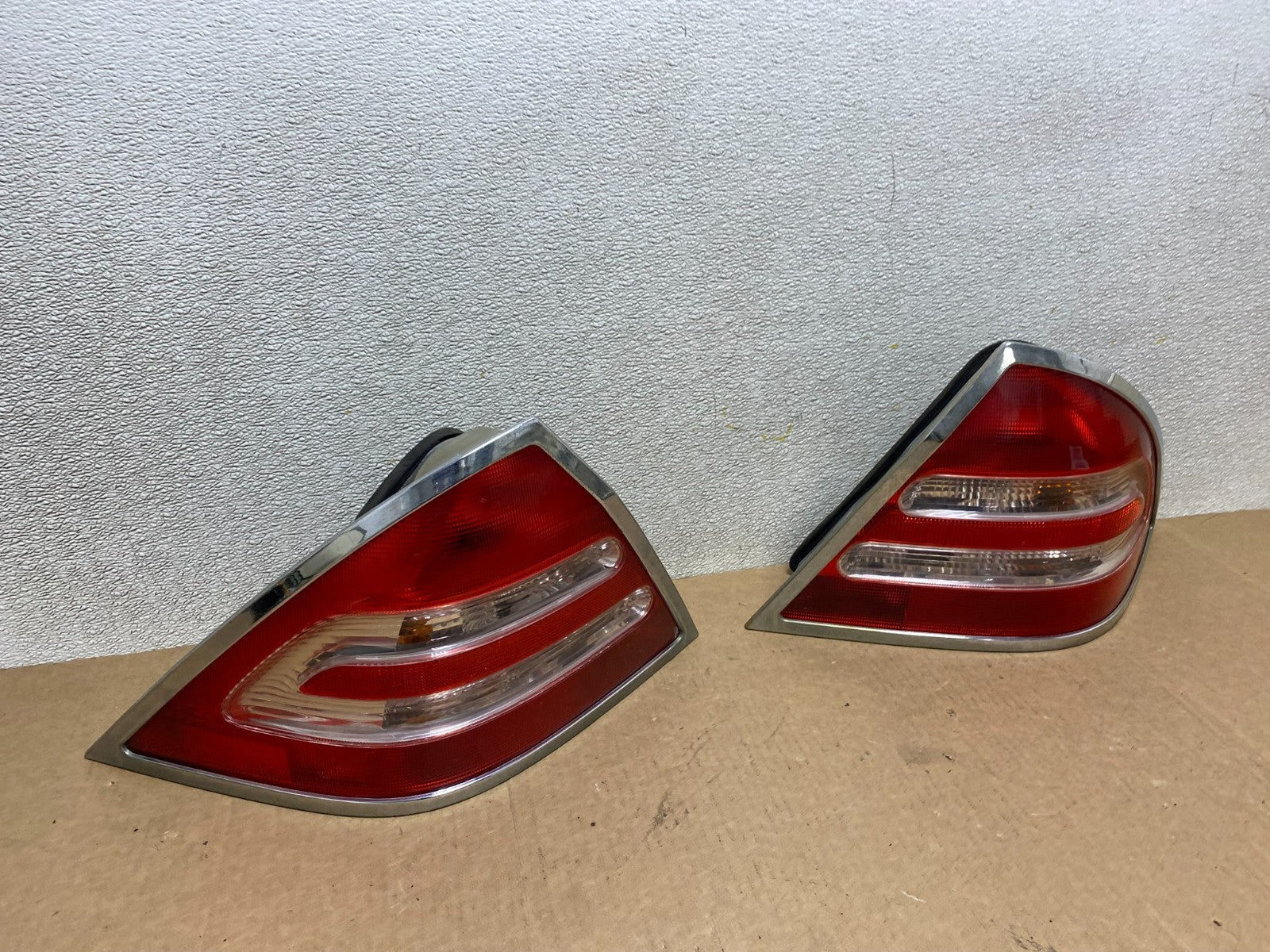 2001-2004 Mercedes-Benz C230 C240 W203 C-Class Left+Right Tail Lights W8409 DW2