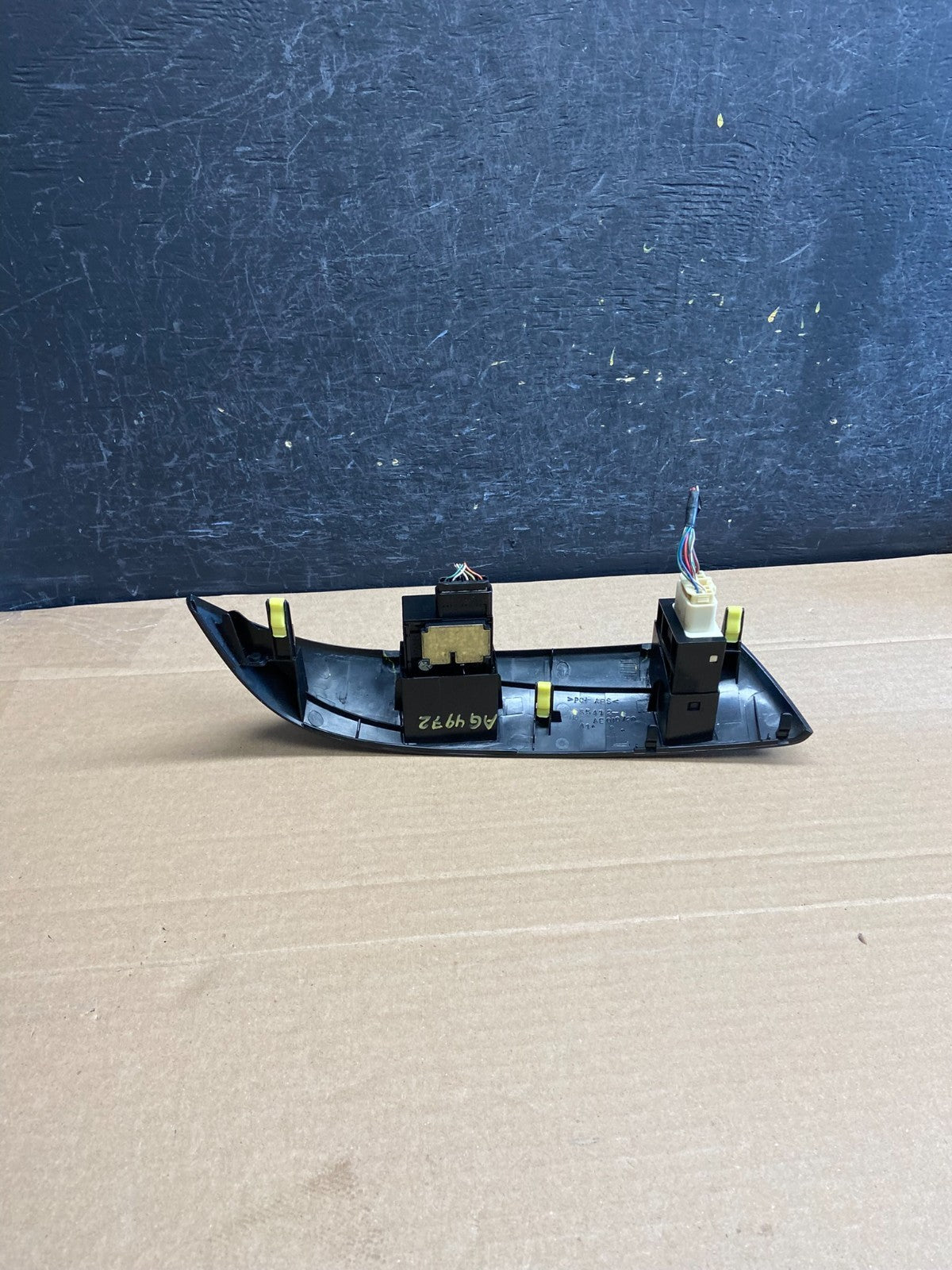 2004 to 2010 Toyota Sienna Left Side Climate Switches Bezel Trim AG4972 DG3