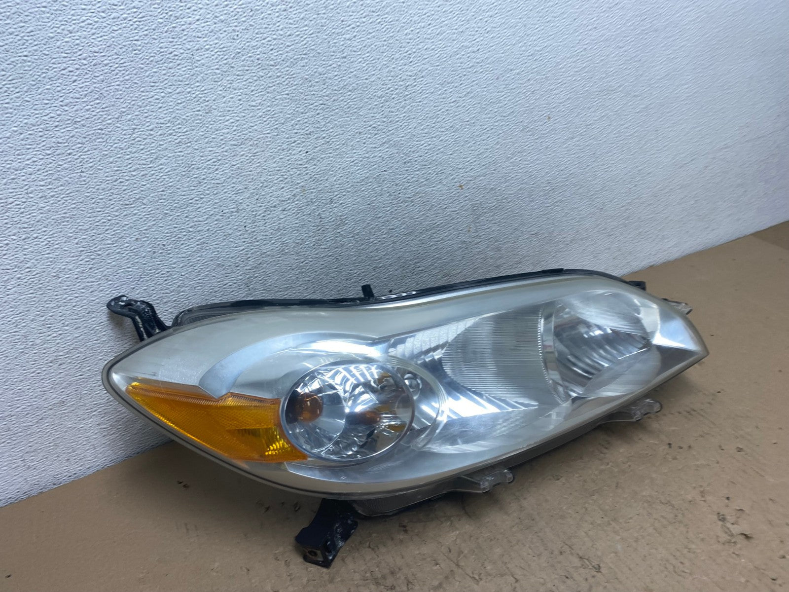 2009 to 2014 Toyota Matrix Right Passenger RH Side Halogen Headlight AF4287 LK2