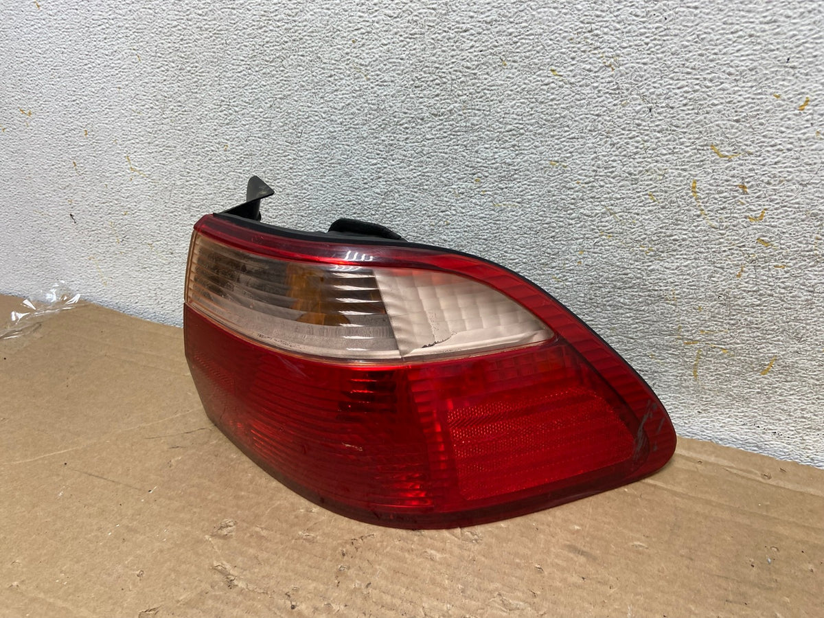 1998 to 2000 Honda Accord Sedan 4door Right RH Side Tail Light AH9026 LK2