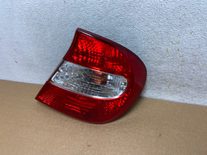 2002 2003 2004 Toyota Camry Tail Light Right Passenger Rh Side AI2585 LK1