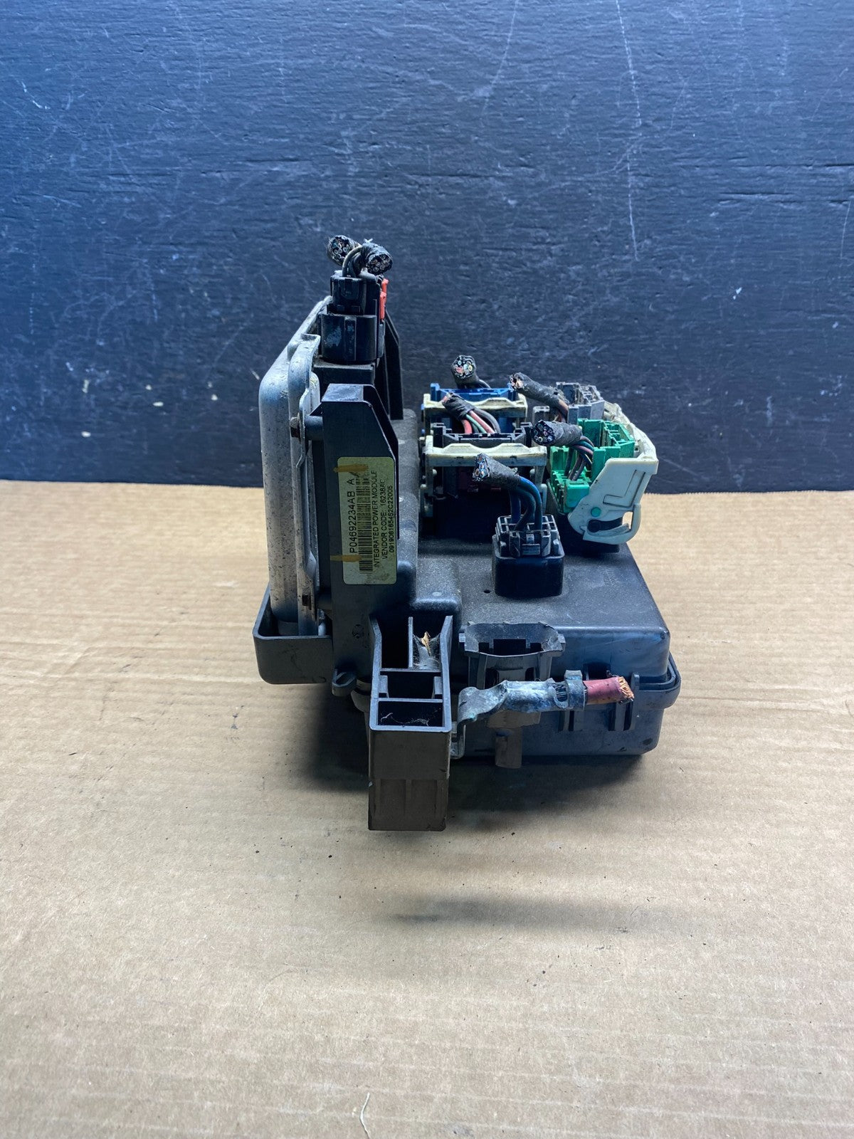 2006 2007 Chrysler 300 Totally Integrated Power Module Fuse Box TIPM AF7746 DG2