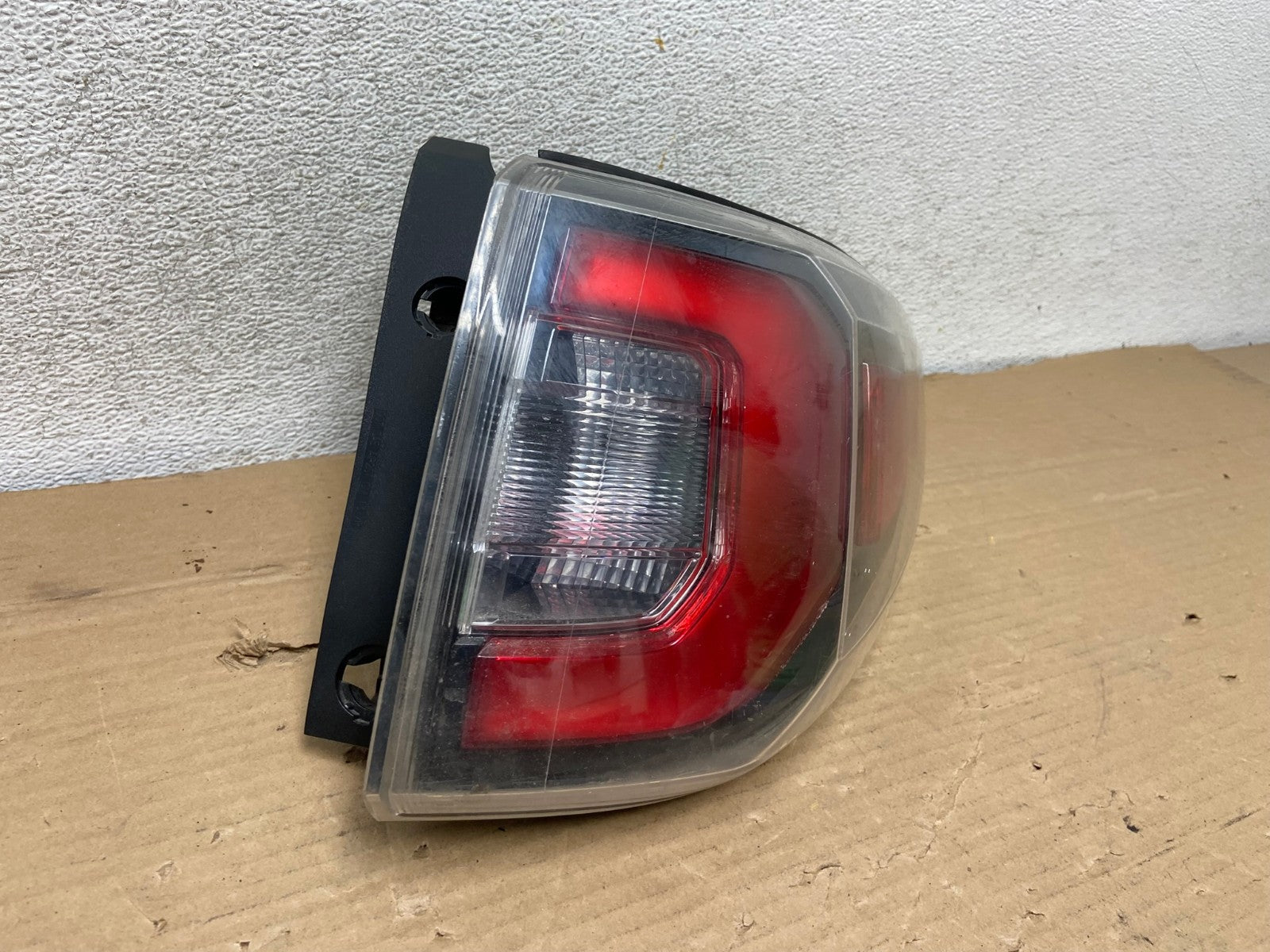 2013 to 2016 GMC Acadia Right Passenger RH Side Tail Light AG8165 LK1