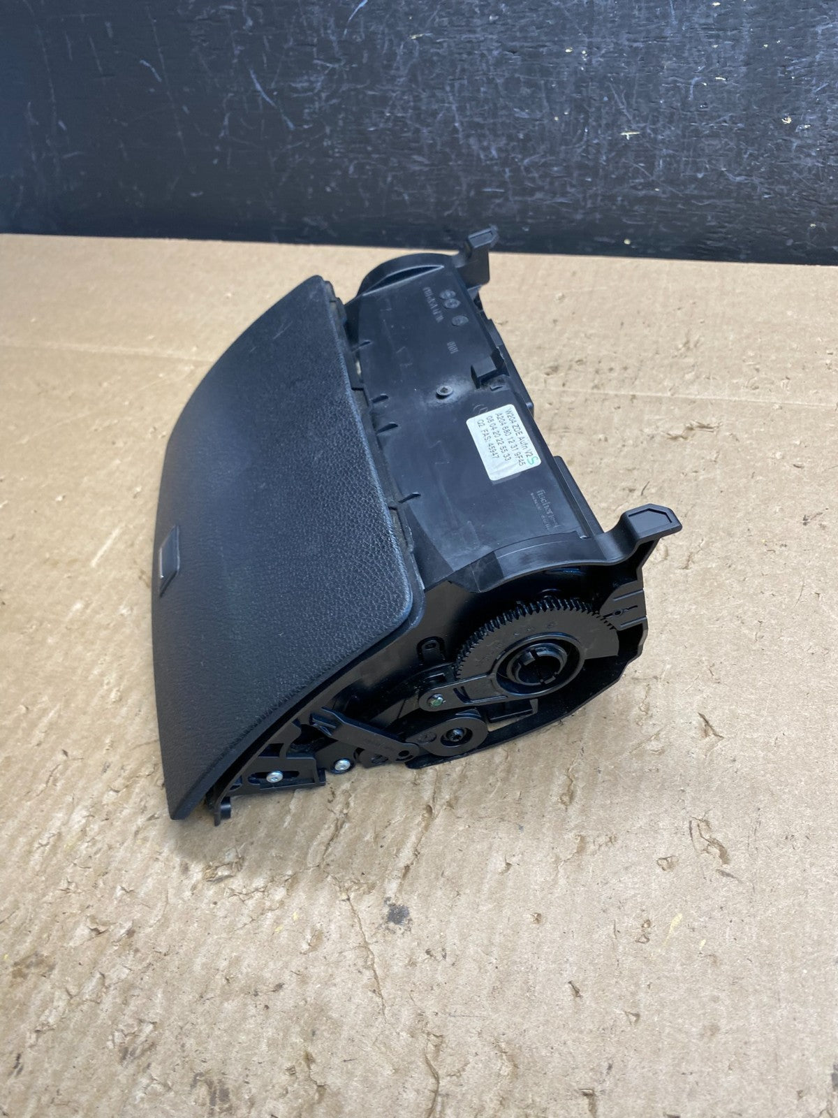 2008-2011 Mercedes W204 C300 Navigation Display Screen Monitor w/Cover AC9153 DG3