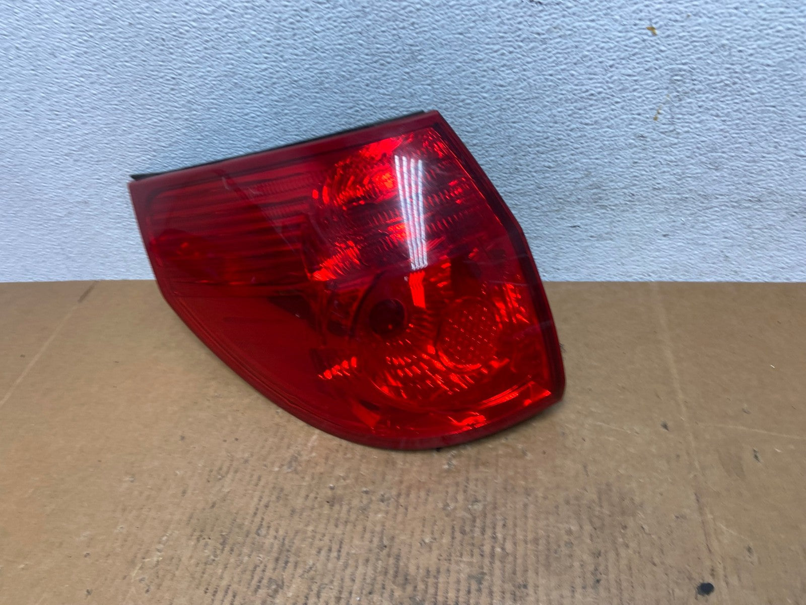 2006 to 2010 Toyota Sienna Left Driver LH Side Tail Light AE0390 LK1