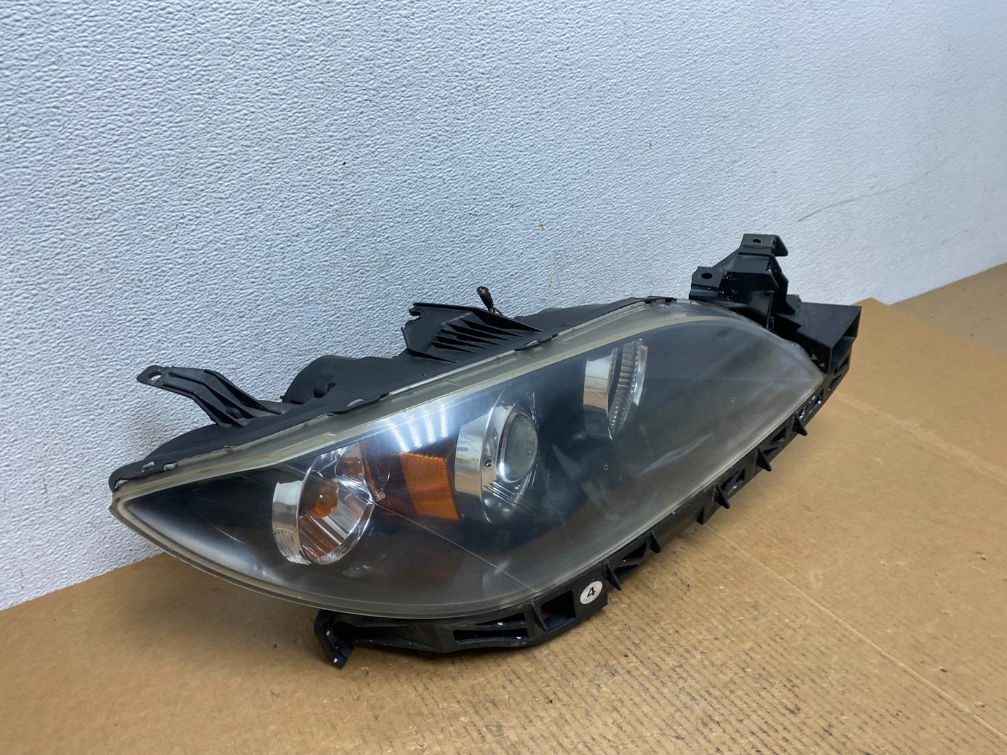XENON 2004 to 2009 Mazda 3 Sedan Right Passenger Rh Side Headlight AE0496 DW2