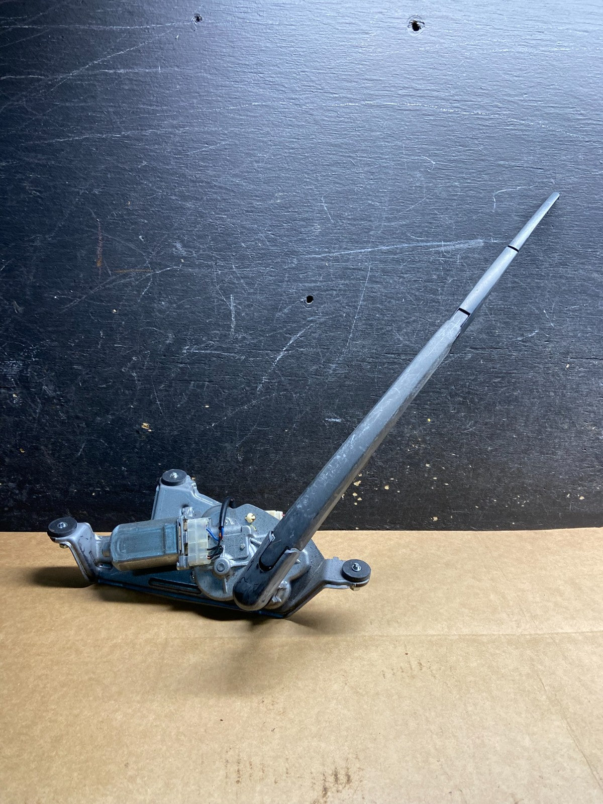 2007 to 2015 Mazda CX-9 CX9 Windshield Rear Wiper Motor Y4440 DG0