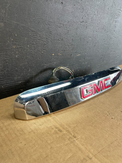 2007-2012 GMC Acadia Chrome Tailgate Rear Finish Molding Back W/Camera AE8411 DW2