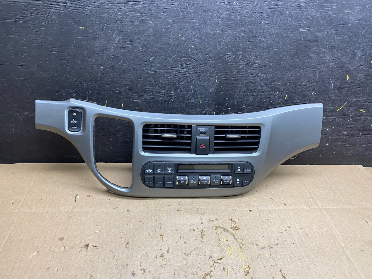 2005 to 2010 Honda Odyssey Radio Climate Control Dash Trim Bezel u5145 DG0