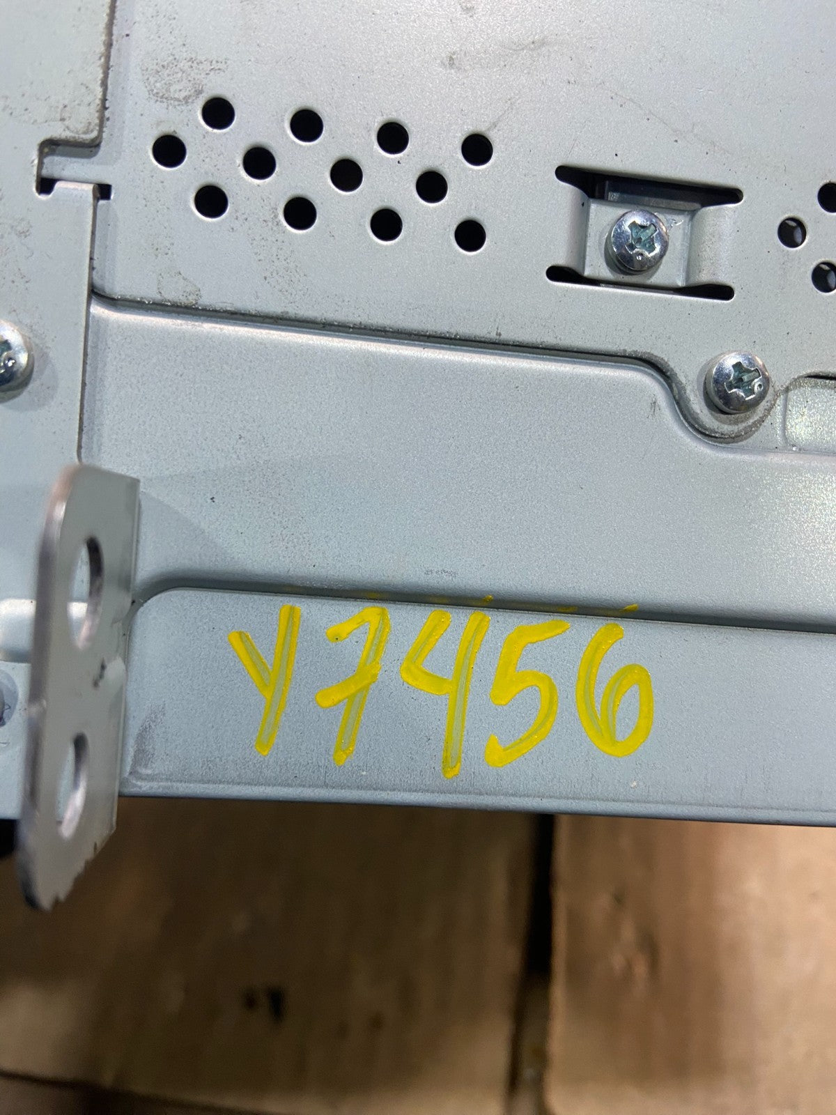 2011 to 2012 Chevrolet Equinox Cruze Radio Cd Receiver 22870782 Y7456 DG8