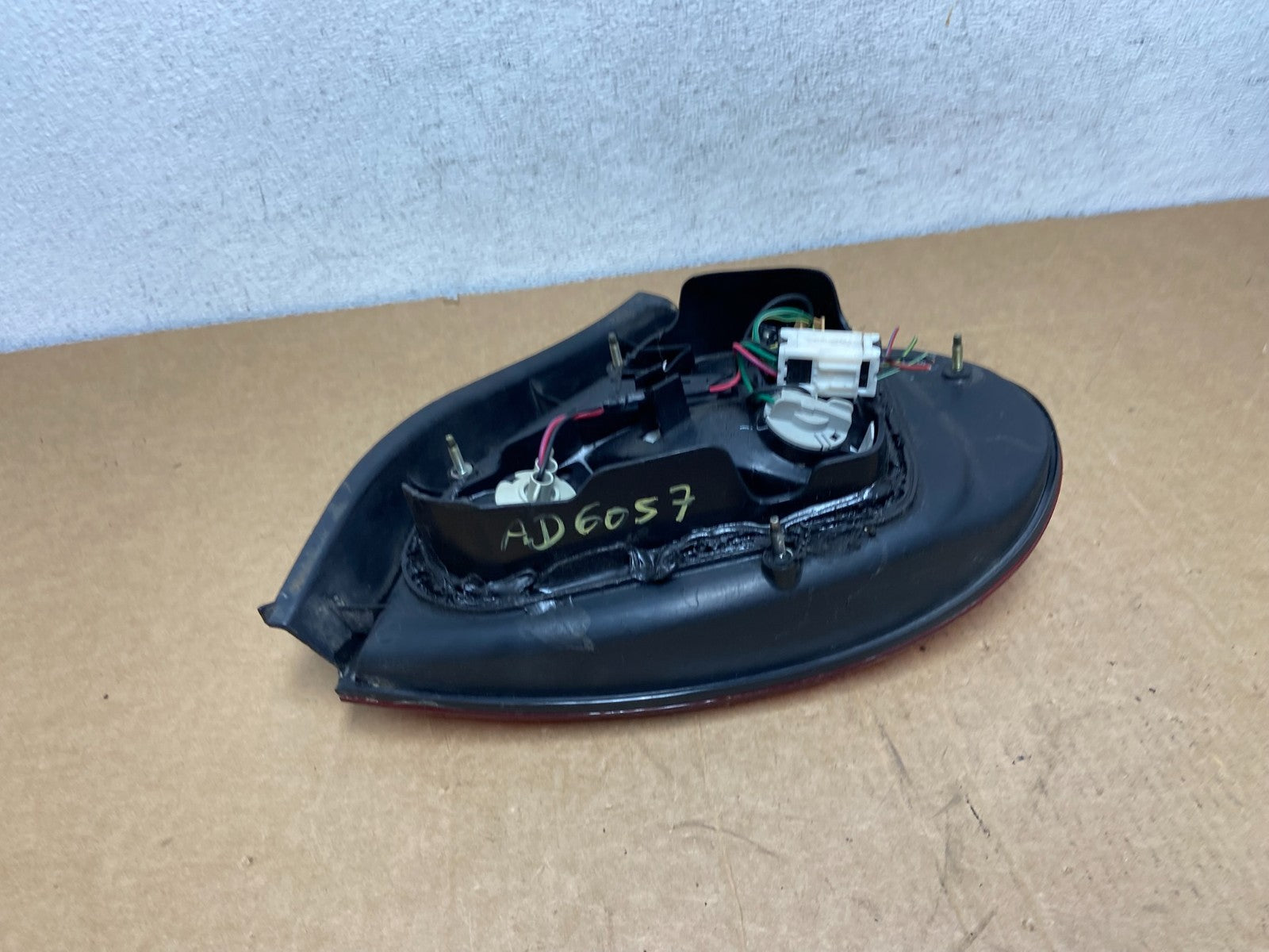 2000 to 2001 Nissan Maxima Left Driver Lh Side Tail Light AD6057 DW5