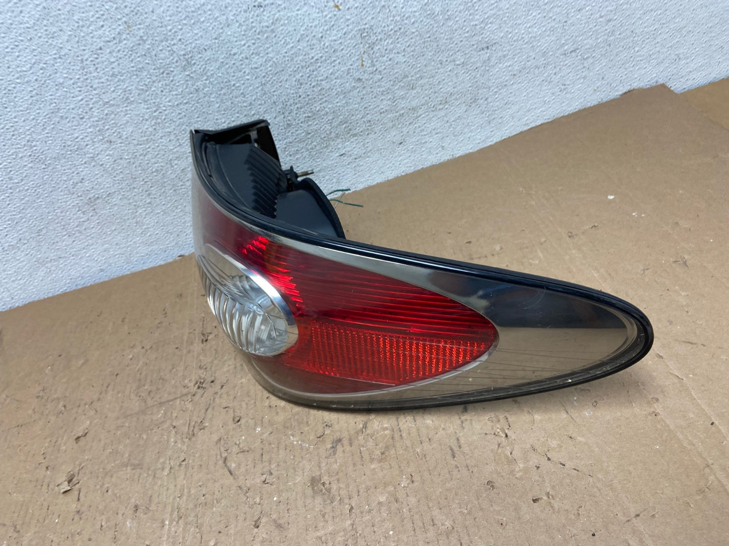 2002 to 2004 Lexus ES300 ES330 Right Passenger Side Tail Light AD8196 LK1