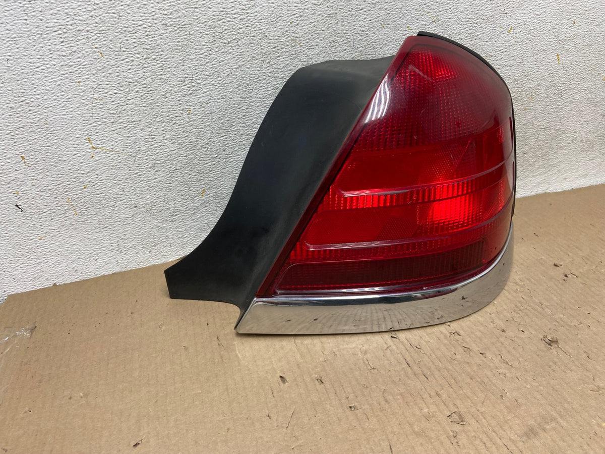 1998-2003 Ford Crown Victoria Right Passenger Rh Side Tail Light AH5892 LK1