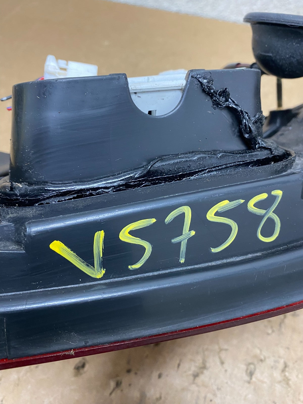 1995 1996 Nissan Maxima Left Driver LH Side Tail light Oem V5758 DW7