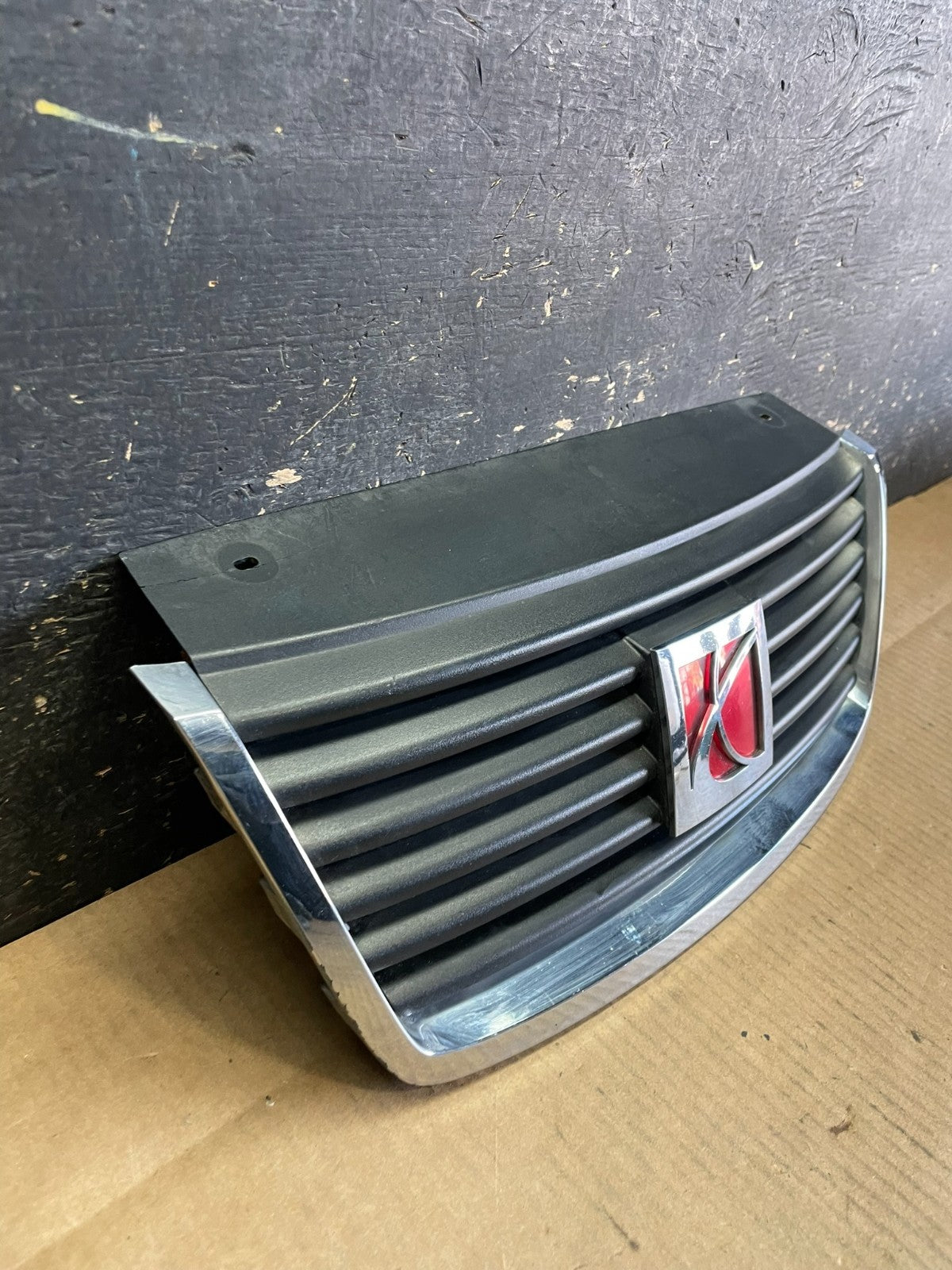 2006 2007 Saturn Vue Front Upper Grille Grill ab2813 DG2