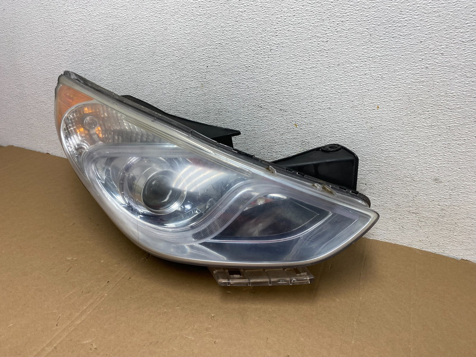 2011 - 2015 Hyundai Sonata Hybrid Right Passenger Halogen Headlight AD7867 DW1