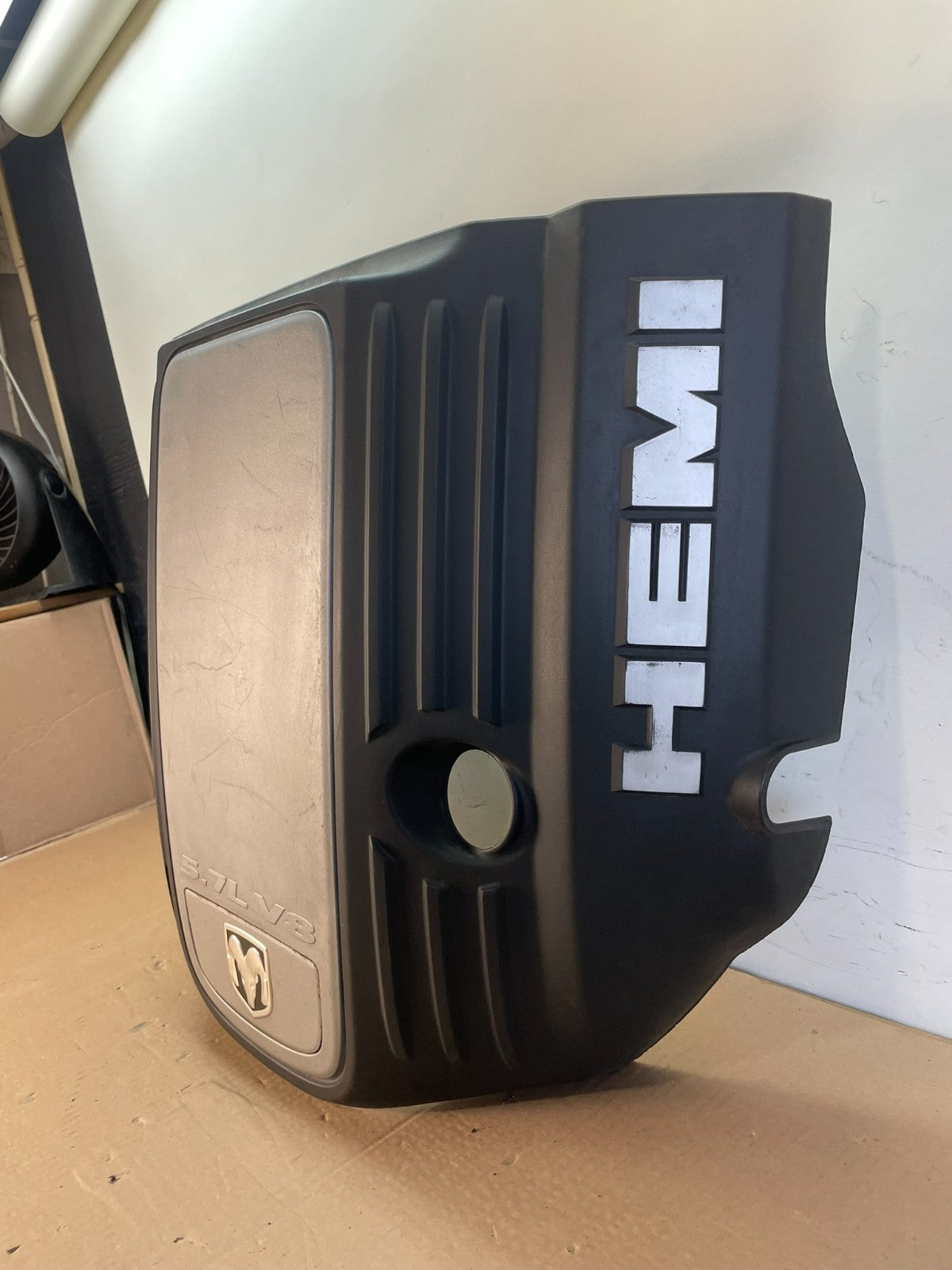2005 to 2010 Dodge Charger Ram 5.7L Hemi Engine Cover Plastic Shield AG7682 DG1
