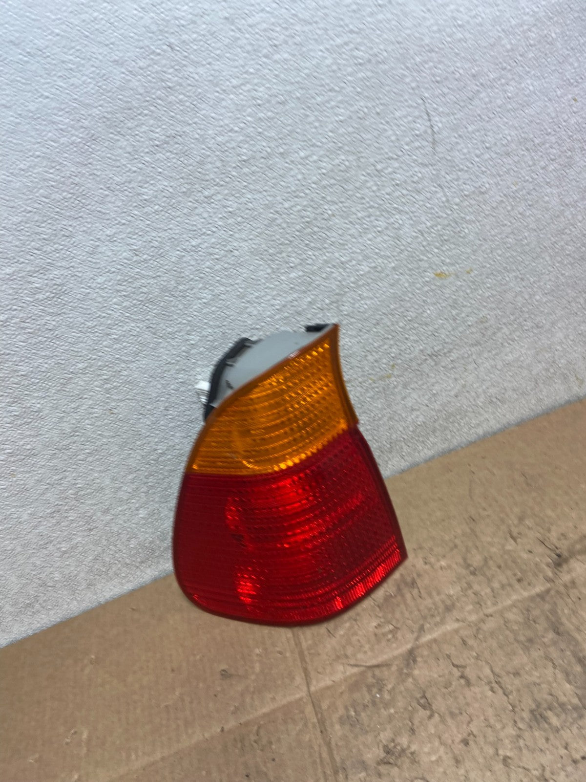 2000 2001 2002 2003 BMW E53 X5 Left Driver LH Tail Light Oem Y9179 DW2