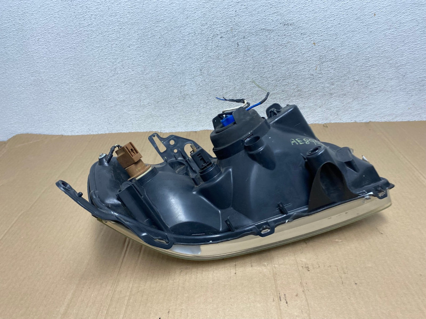 2005 - 2006 Mazda Tribute Left Driver LH Halogen Headlight AE8907 LK8