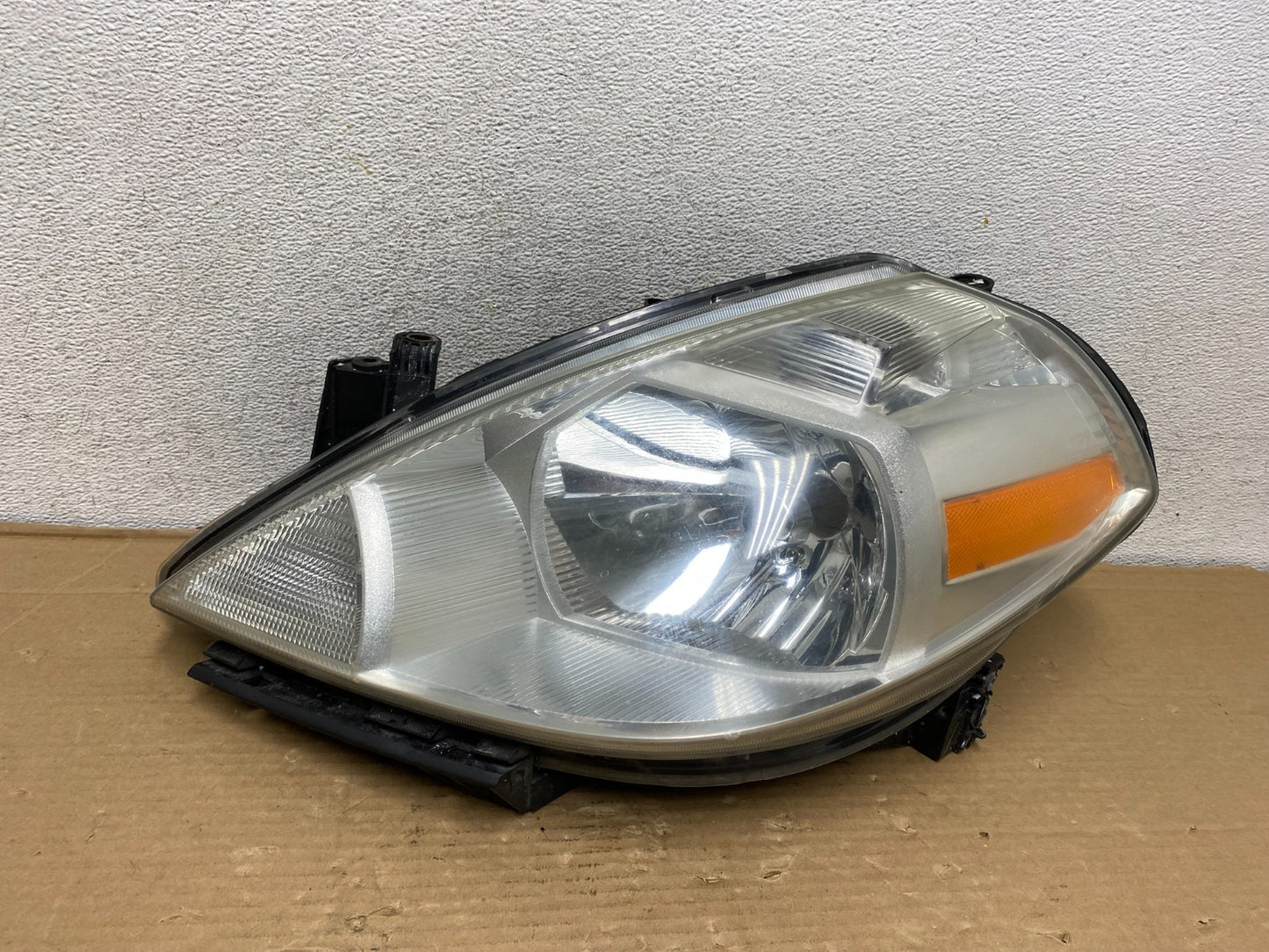 2008 to 2012 Nissan Versa Headlight Halogen Left Driver Lh Side AG9241 DW0