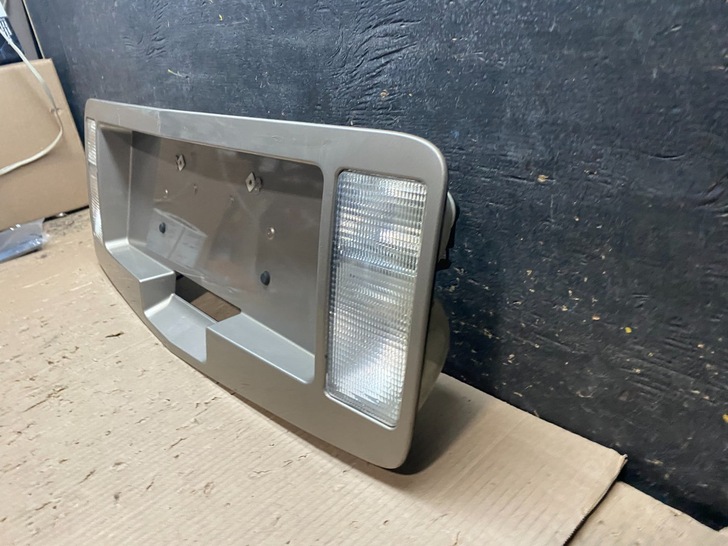 2004-2009 Cadillac SRX Trunk Panel Lid Backup License Plate X8125 DG1