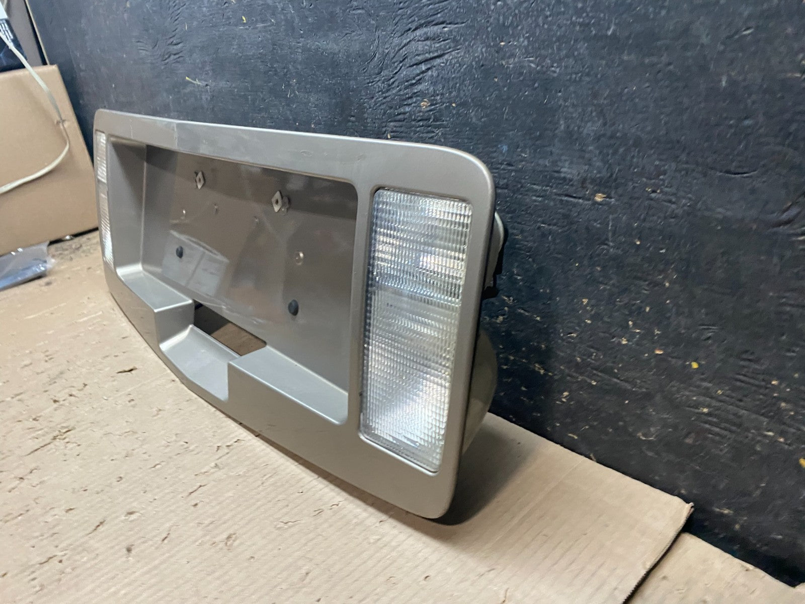 2004-2009 Cadillac SRX Trunk Panel Lid Backup License Plate X8125 DG1