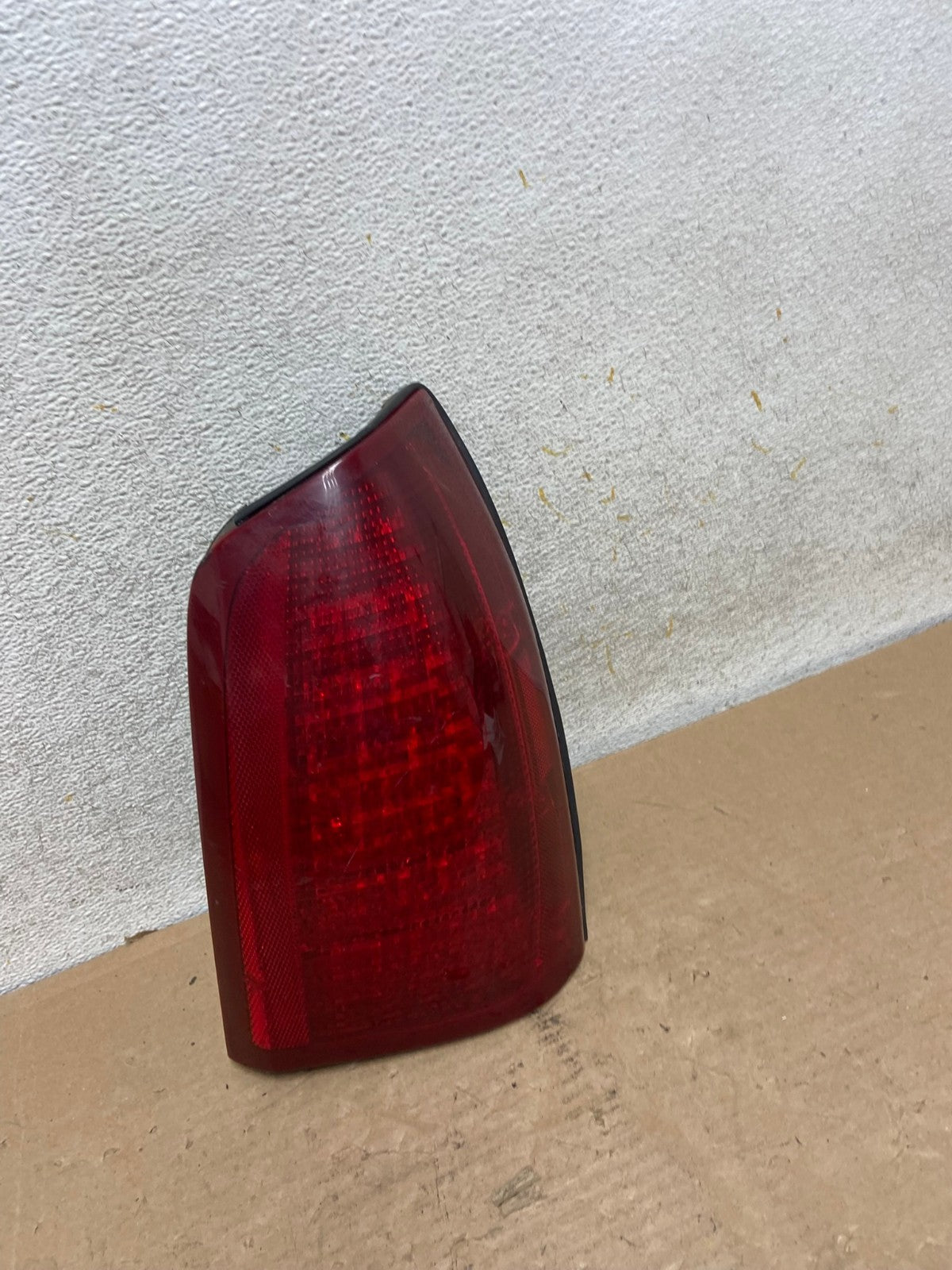 2000 to 2005 Cadillac Deville Right Passenger Rh Side Tail Light AI0944 LK2
