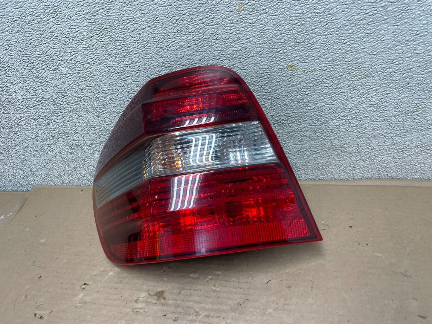 2009 to 2011 Mercedes ML350 ML-Class Left Driver Side  Tail Light OEM AA9975 LK1