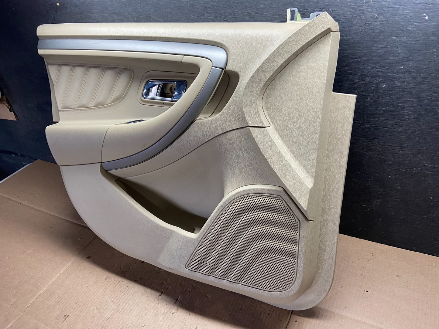 2013 to 2019 Ford Taurus Front Left Driver LH Side Door Trim Panel OEM C2216 DG12