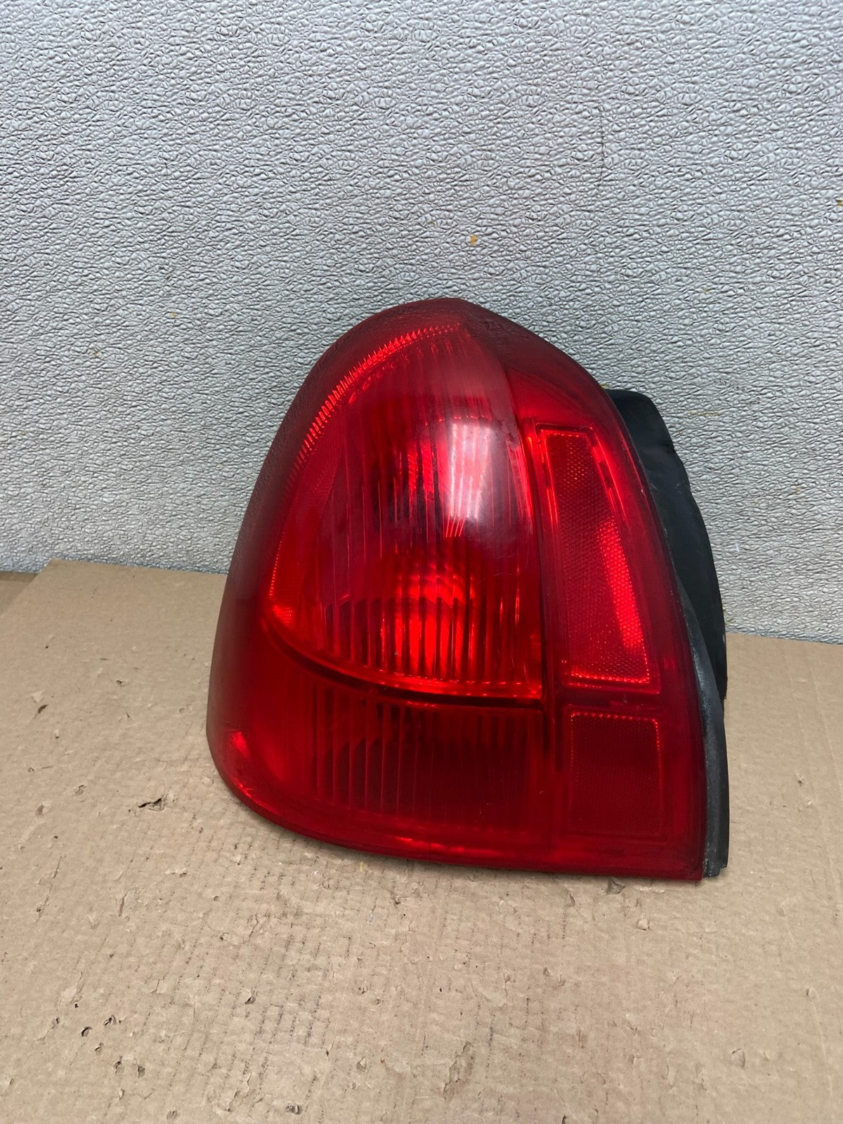 2003 to 2011 Lincoln Town Car Left Driver Lh Side Tail Light OEM AB2521 DW0