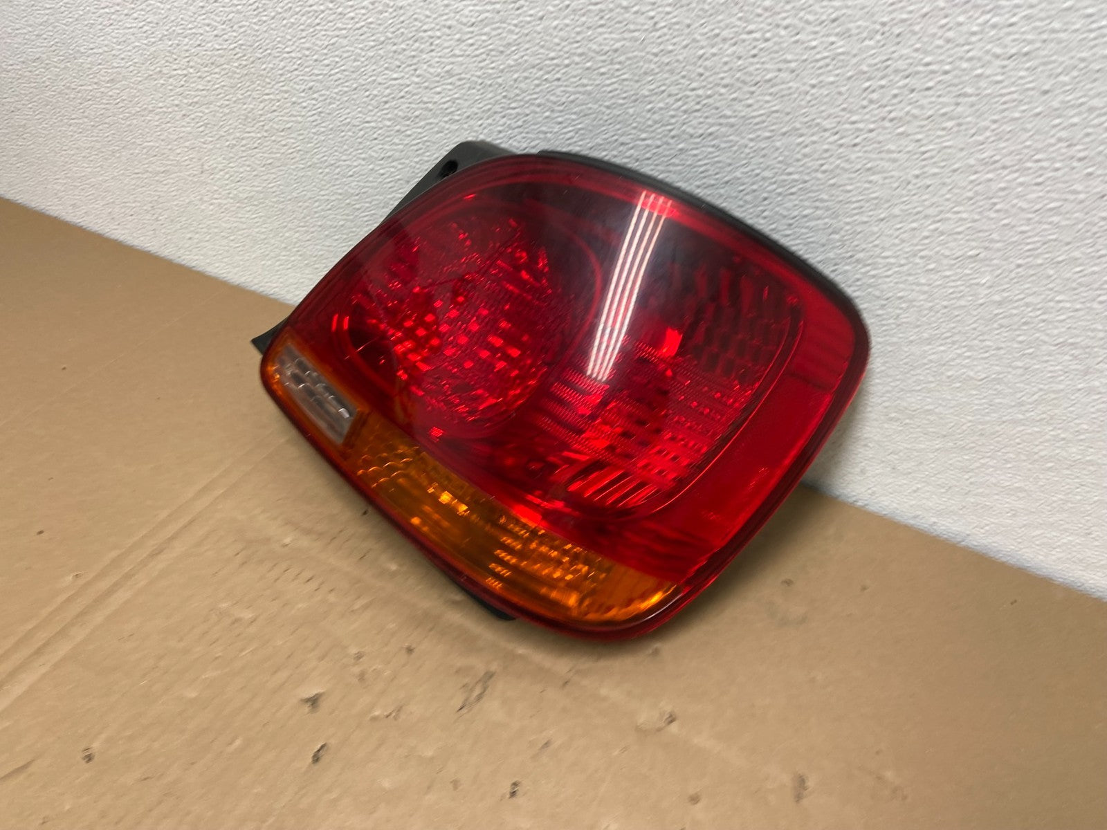 2001 - 2005 Lexus Gs300 Gs400 Gs430 Right Passenger Side Tail Light Oem AB68121