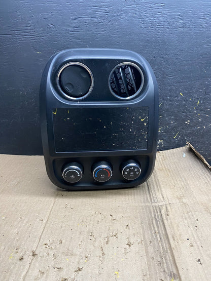 2011 to 2017 Jeep Compass Dash Climate Temperature Control Radio Bezel X1971 DG0