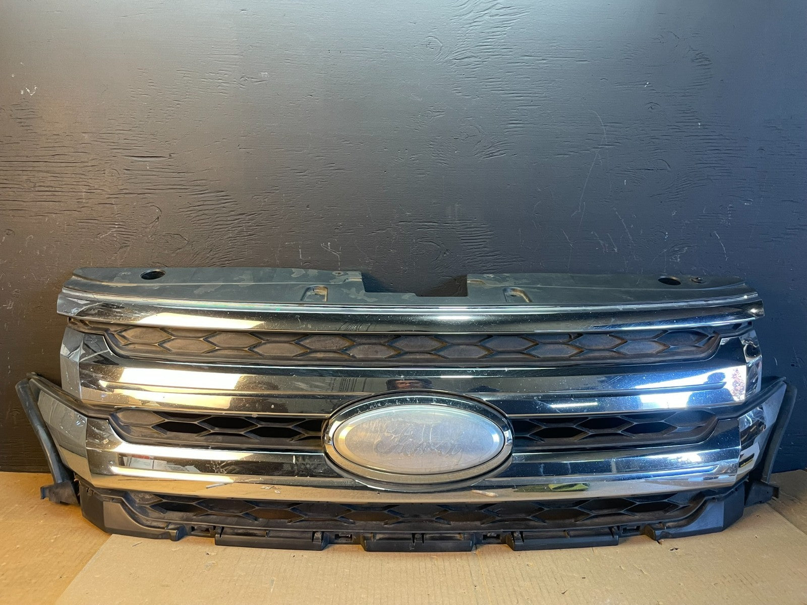 2011 2012 2013 Ford Edge Front Upper Chrome Grille Grill  AB7883 DG0