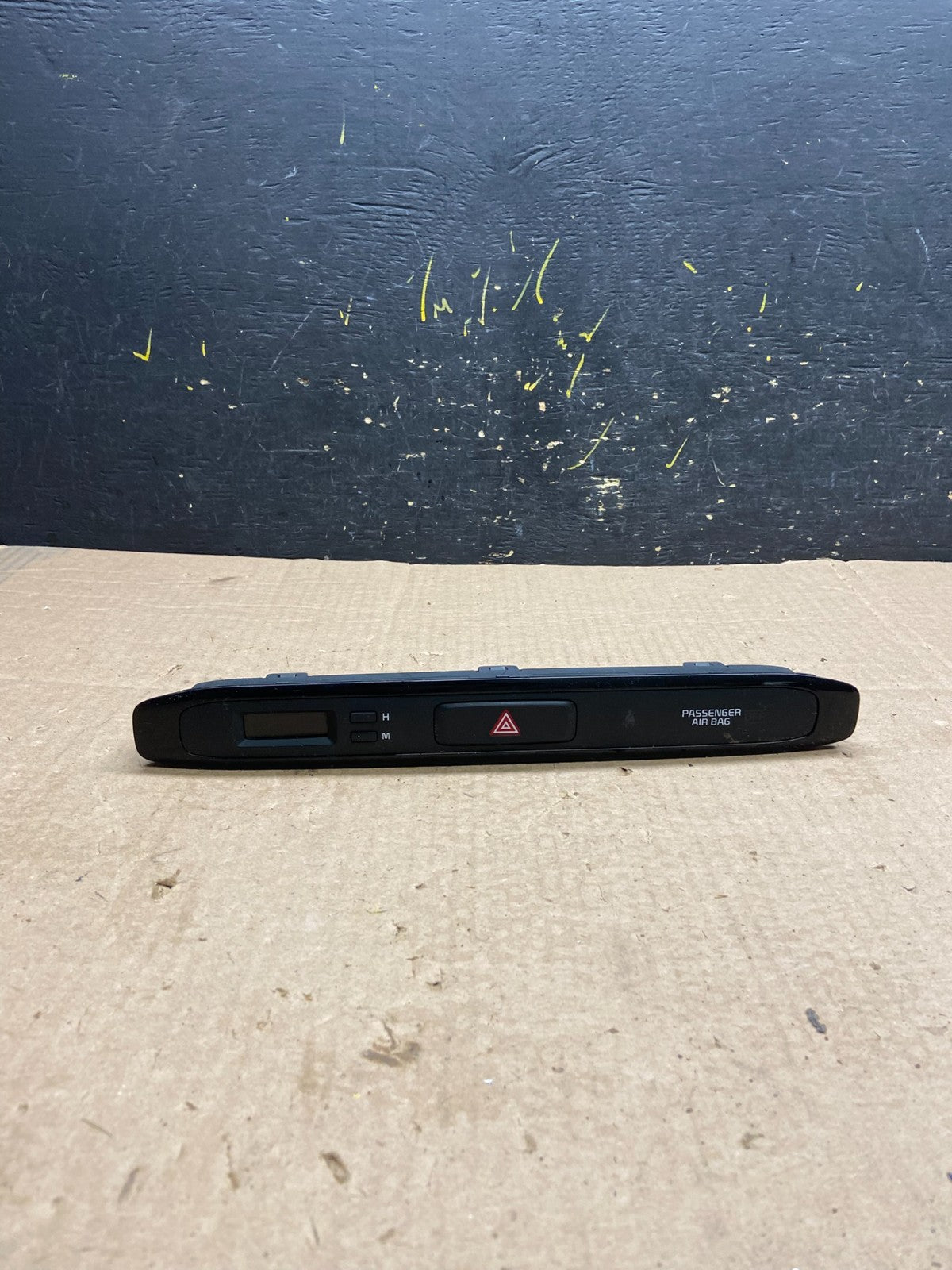 2015 - 2018 KIA Sedona Digital Clock Hazard Switch OEM z0092 DG0
