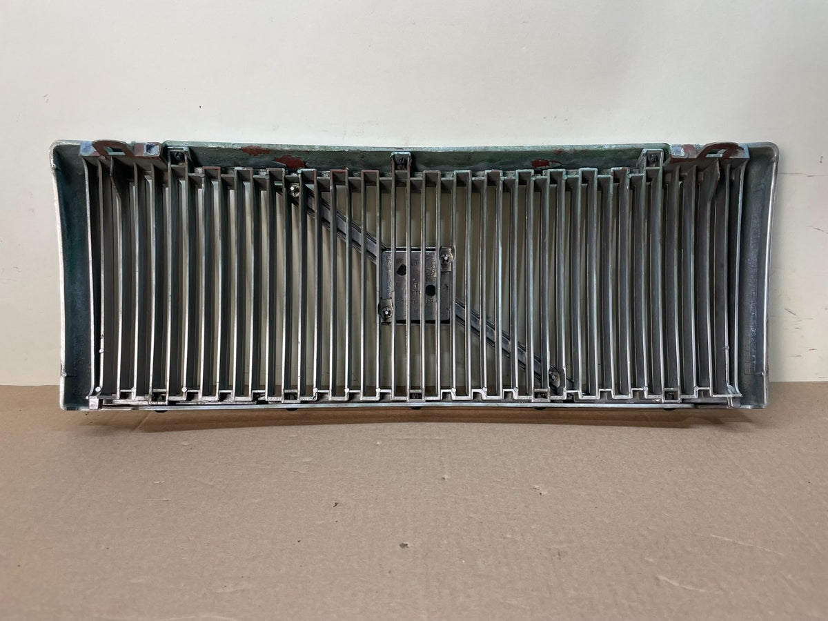 1990 1991 1992 Volvo 740 745 940 Front Upper Grill Grille AI8606 DG3